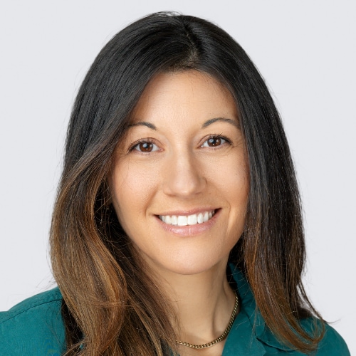 Headshot of Lauren Linzer